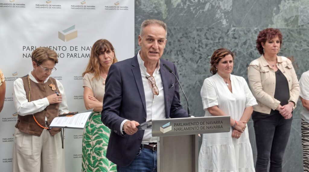 Miguel Ángel Lerga, presidente de AFAN, en el Parlamento de Navarra.